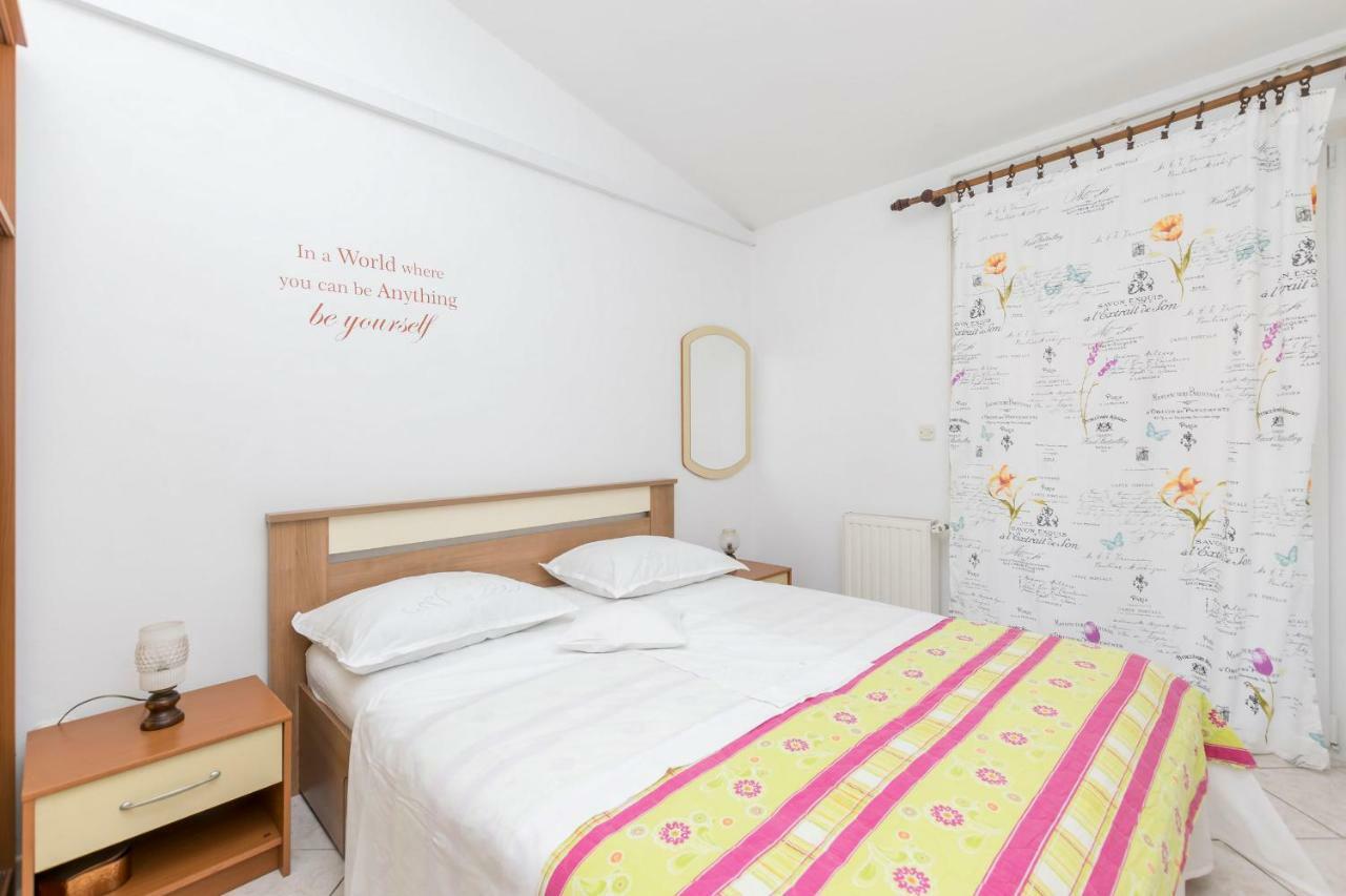 Apartments Miroslava โวดีเซ ภายนอก รูปภาพ
